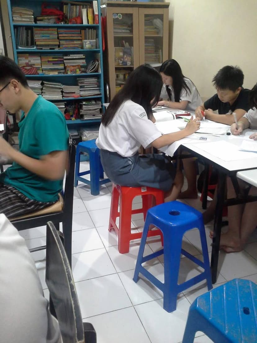 Pembelajaran Interaktif - Metode pembelajaran yang engaging dan disesuaikan dengan kebutuhan siswa di Les Privat Liestiani Bahana Sidoarjo